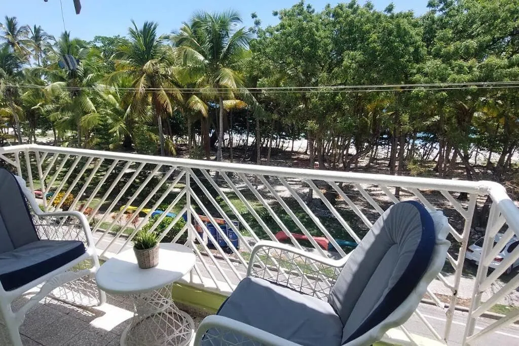 Beautiful Sea Front Apartment Paraíso