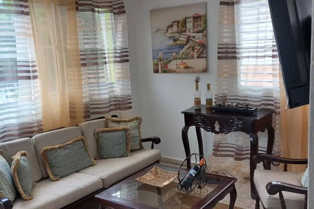 Beautiful Sea Front Apartment Paraíso